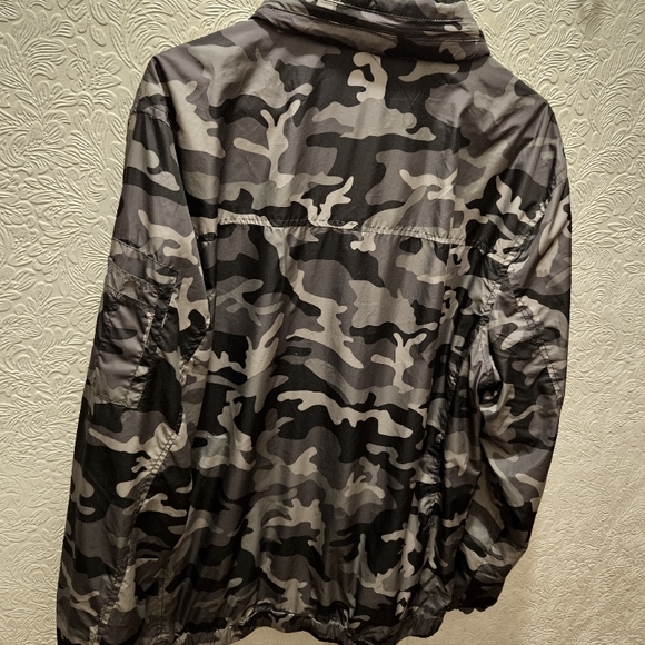 Mens camo.pullover rain gear/windbreaker - Picture 4 of 4